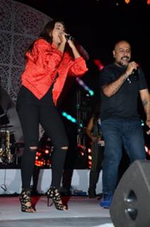 Sonakshi Sinha feet photo thumbnail