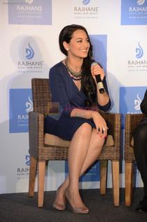 Sonakshi Sinha feet photo thumbnail