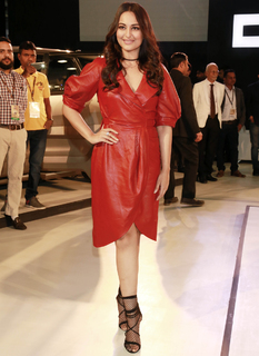Sonakshi Sinha feet photo thumbnail