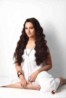 Sonakshi Sinha feet photo thumbnail