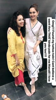 Sonakshi Sinha feet photo thumbnail