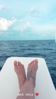 Sonakshi Sinha feet photo thumbnail