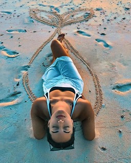 Sonakshi Sinha feet photo thumbnail