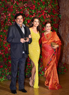 Sonakshi Sinha feet photo thumbnail