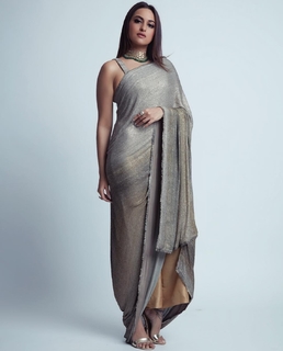Sonakshi Sinha feet photo thumbnail