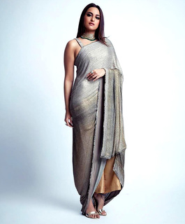 Sonakshi Sinha feet photo thumbnail