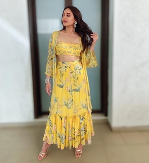 Sonakshi Sinha feet photo thumbnail