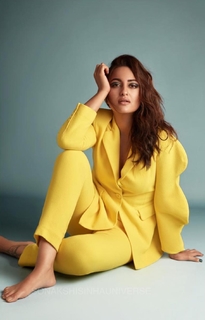 Sonakshi Sinha feet photo thumbnail
