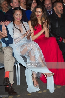 Sonakshi Sinha feet photo thumbnail