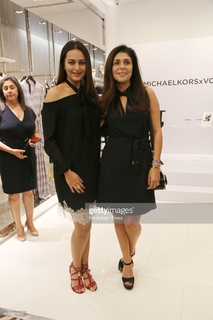 Sonakshi Sinha feet photo thumbnail