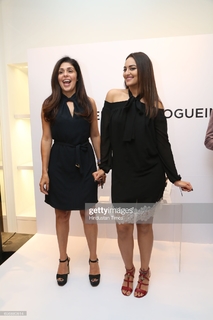 Sonakshi Sinha feet photo thumbnail