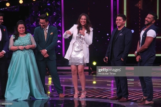 Sonakshi Sinha feet photo thumbnail