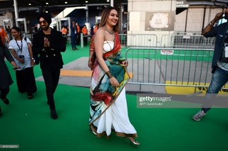 Sonakshi Sinha feet photo thumbnail