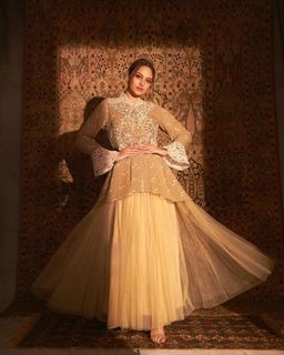 Sonakshi Sinha feet photo thumbnail