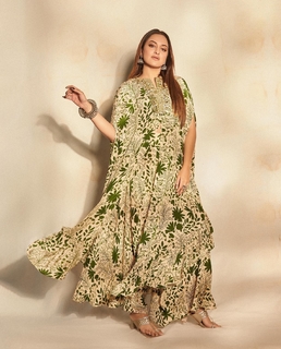 Sonakshi Sinha feet photo thumbnail