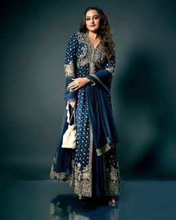 Sonakshi Sinha feet photo thumbnail