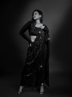 Sonakshi Sinha feet photo thumbnail