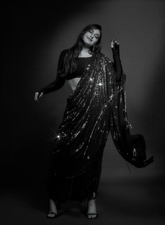 Sonakshi Sinha feet photo thumbnail