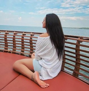 Sonakshi Sinha feet photo thumbnail