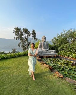 Sonakshi Sinha feet photo thumbnail