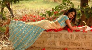 Sonal Chauhan feet photo thumbnail