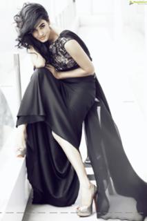 Sonal Chauhan feet photo thumbnail