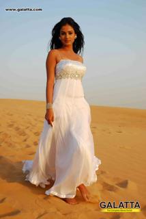 Sonal Chauhan feet photo thumbnail