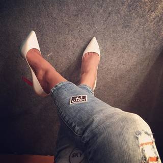 Sonal Chauhan feet photo thumbnail