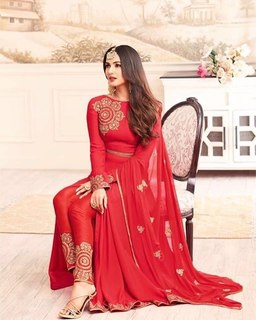 Sonal Chauhan feet photo thumbnail