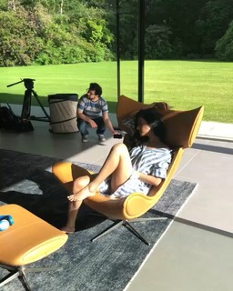 Sonal Chauhan feet photo thumbnail