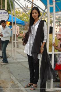 Sonal Chauhan feet photo thumbnail