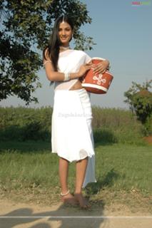 Sonal Chauhan feet photo thumbnail