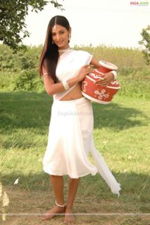 Sonal Chauhan feet photo thumbnail