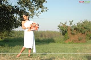 Sonal Chauhan feet photo thumbnail