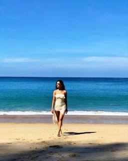 Sonal Chauhan feet photo thumbnail