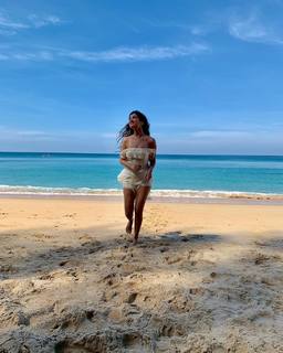 Sonal Chauhan feet photo thumbnail