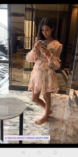 Sonal Chauhan feet photo thumbnail