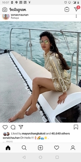 Sonal Chauhan feet photo thumbnail