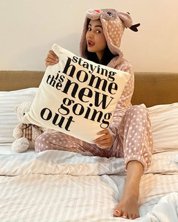 Sonal Chauhan feet photo thumbnail