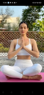 Sonal Chauhan feet photo thumbnail