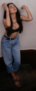 Sonal Chauhan feet photo thumbnail