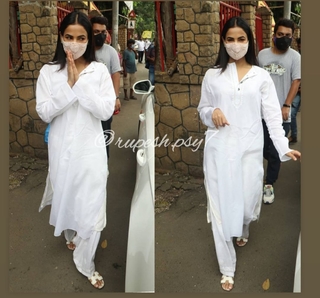 Sonal Chauhan feet photo thumbnail