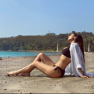 Sonal Chauhan feet photo thumbnail