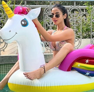 Sonal Chauhan feet photo thumbnail