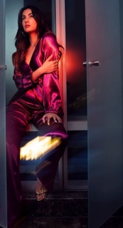 Sonal Chauhan feet photo thumbnail