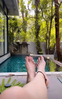 Sonal Chauhan feet photo thumbnail