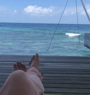 Sonal Chauhan feet photo thumbnail