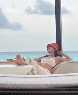 Sonal Chauhan feet photo thumbnail