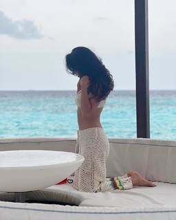 Sonal Chauhan feet photo thumbnail