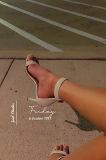 Sonal Chauhan feet photo thumbnail